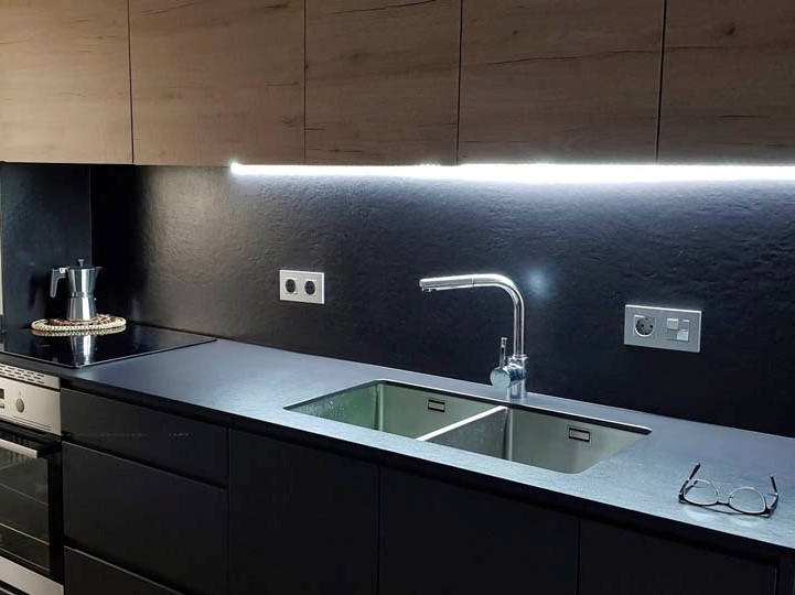 Cocina medium con apertura por perfil manija